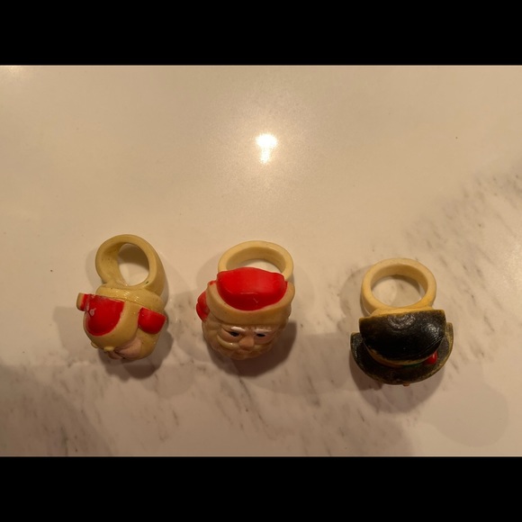 Three vintage looking holiday rings, made of rubber - Picture 8 of 13